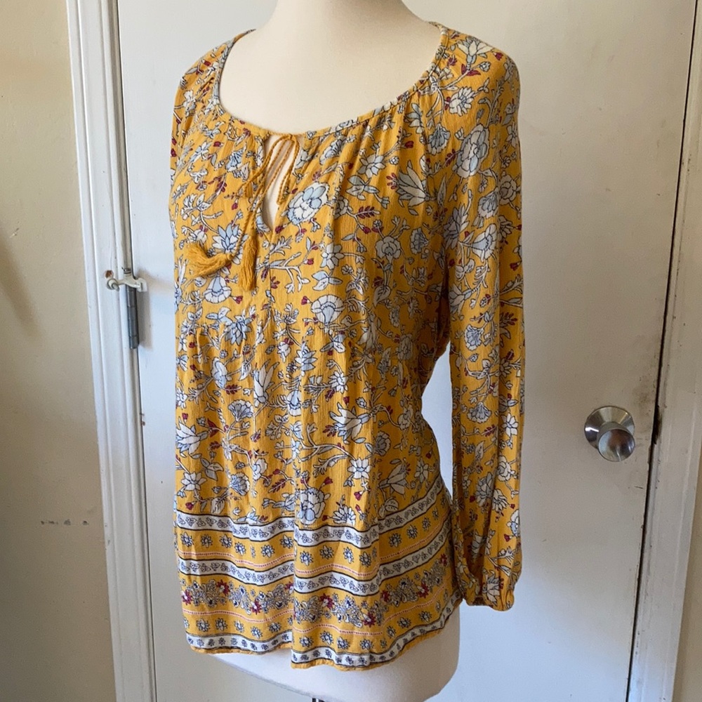 Old navy yellow floral boho blouse.  Tie front, balloon sleeves, flowy fit. L